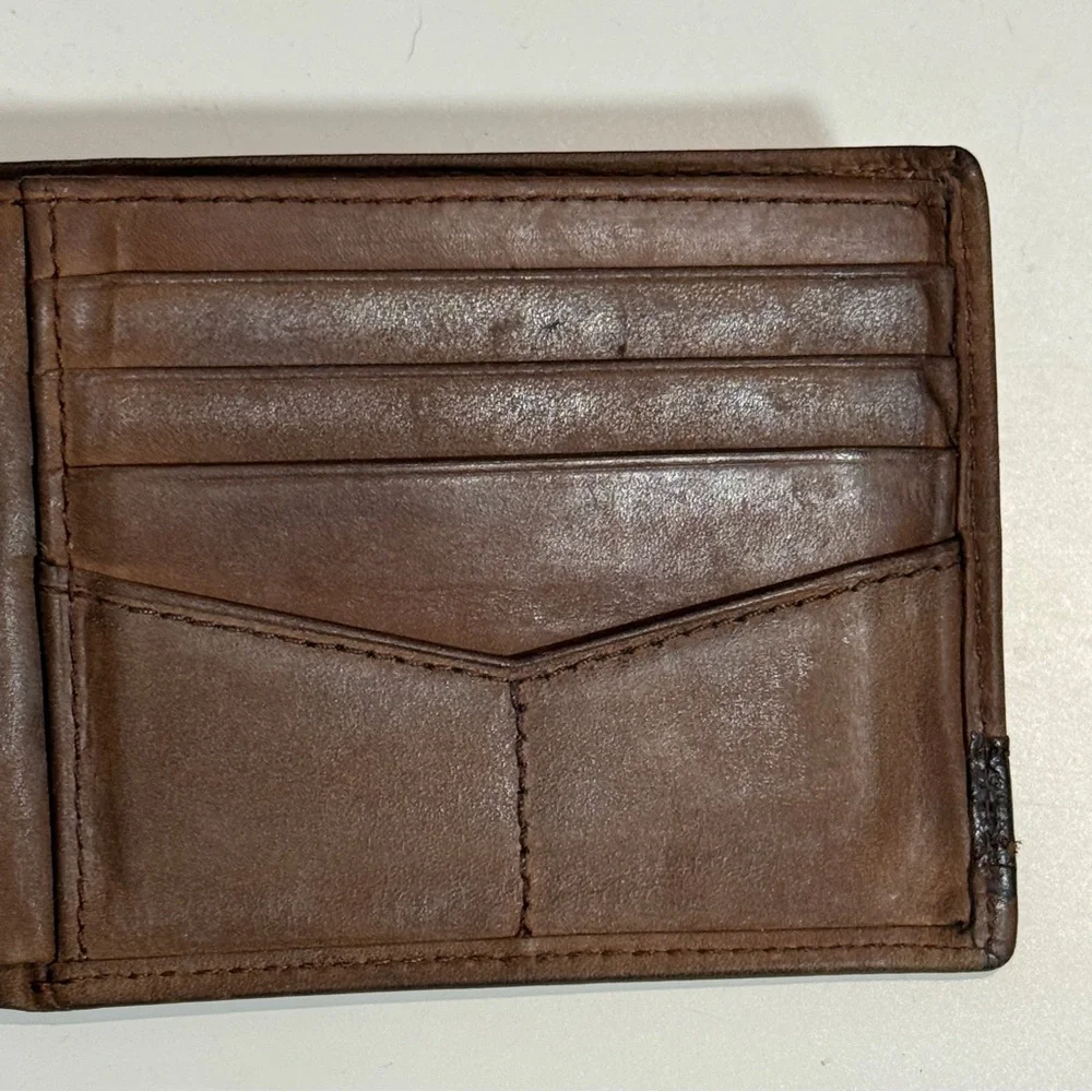 Fossil Men’s Trifold Brown Leather Wallet Classic Timeless Masculine Earthy